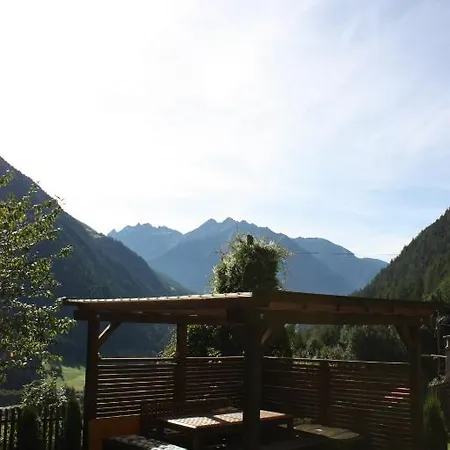 Bed & Breakfast Lechnerhof Lutago